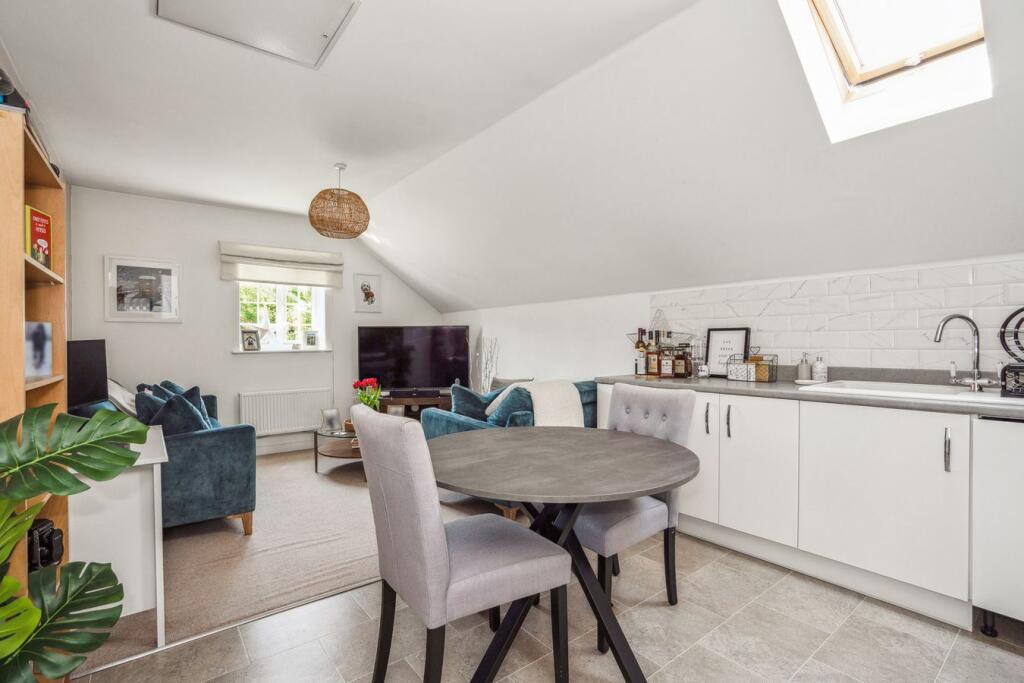 Apartment in Slough - View 4
