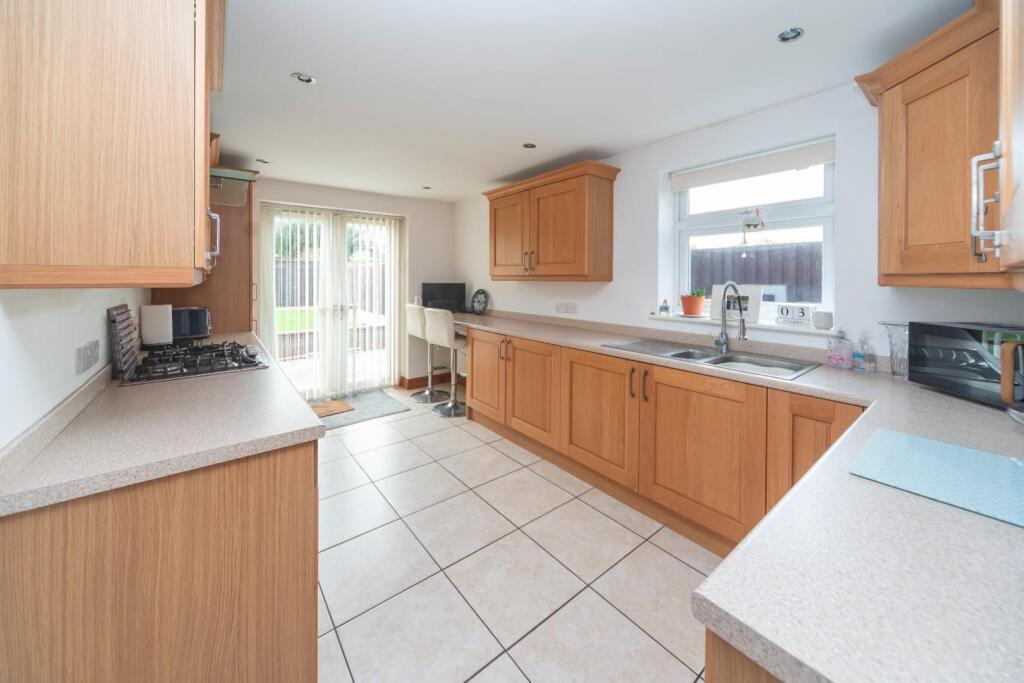 5 bed detached - Church Road, Stretton, Burton Upon Trent image 5