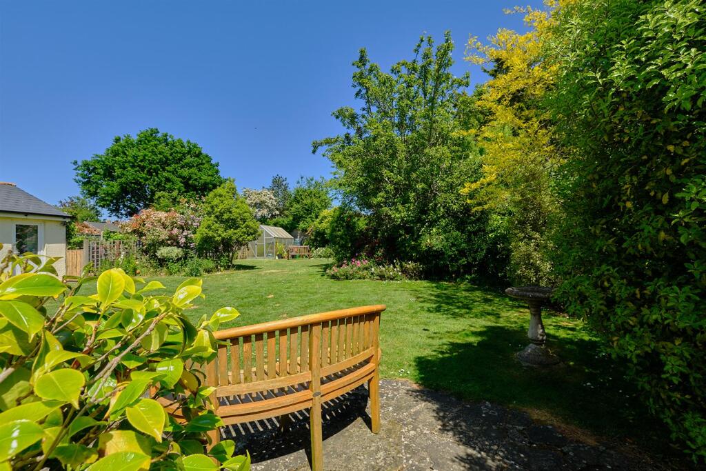 Chyngton Gardens, Seaford photo 2