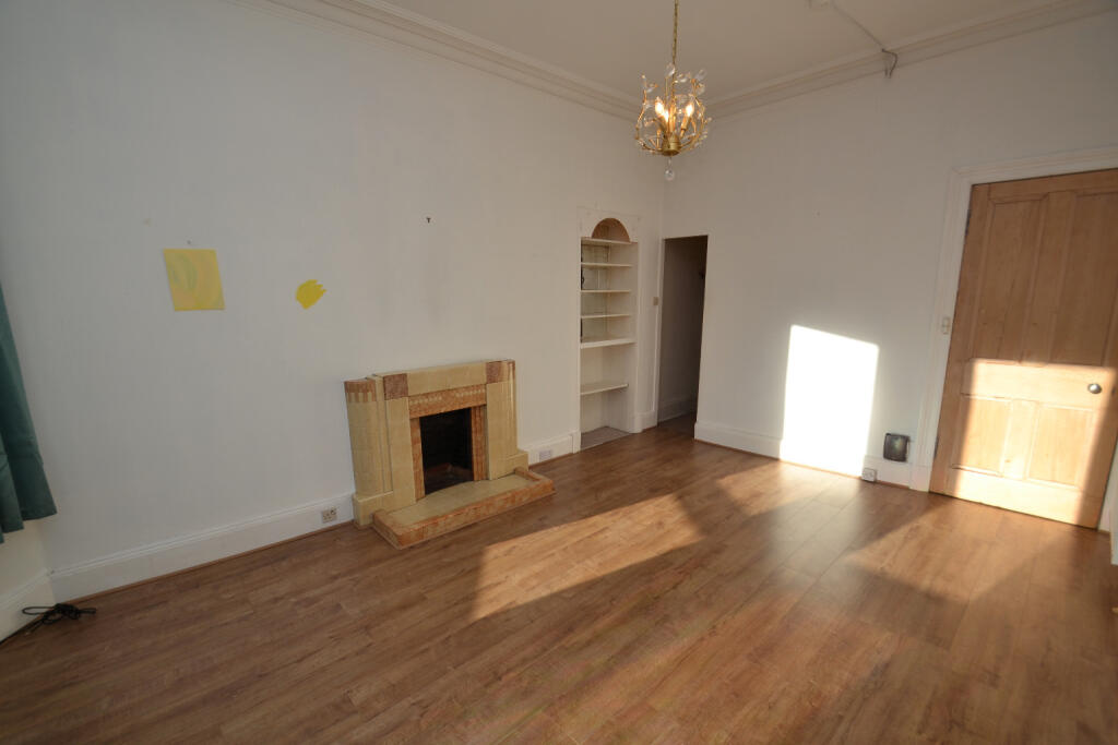 Apartment in Glasgow, Waverley Park, Langside - View 4