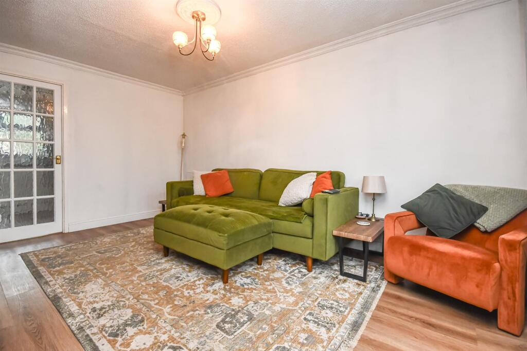 49 Leybourne Crescent, Pendeford, Wolverhampton, WV9 5QG photo 2