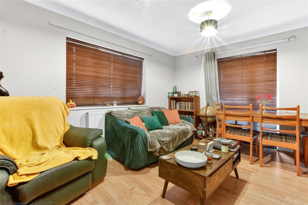 Roebuck Estate, Binfield, Bracknell, Berkshire, RG42 - View 3