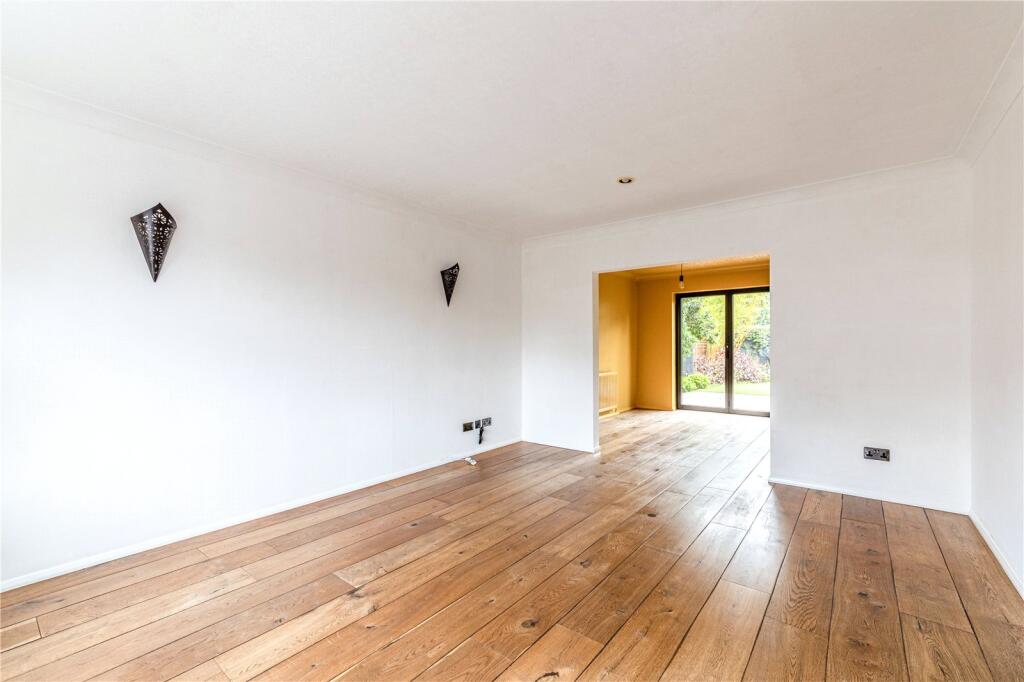 Liberty Lane, Addlestone, Surrey, KT15 photo 4