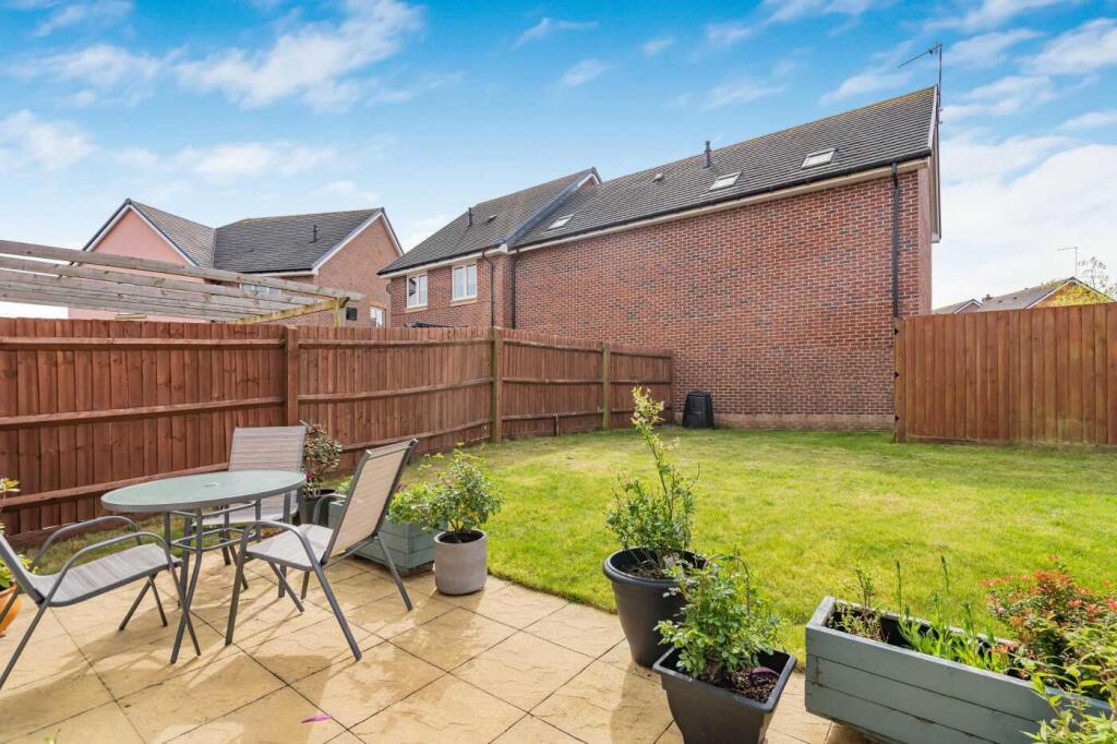 Abbotsbury Drive, Daventry, NN11 photo 2
