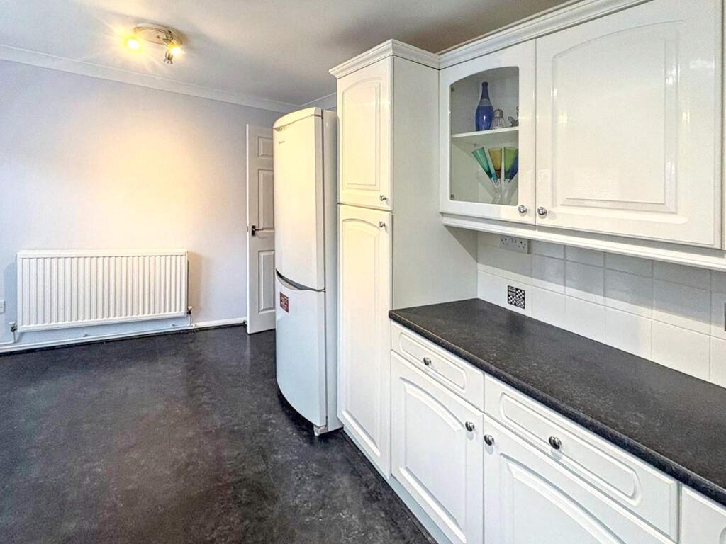 House in Rhondda Cynon Taff. CF42 6TT, Treorchy - View 3