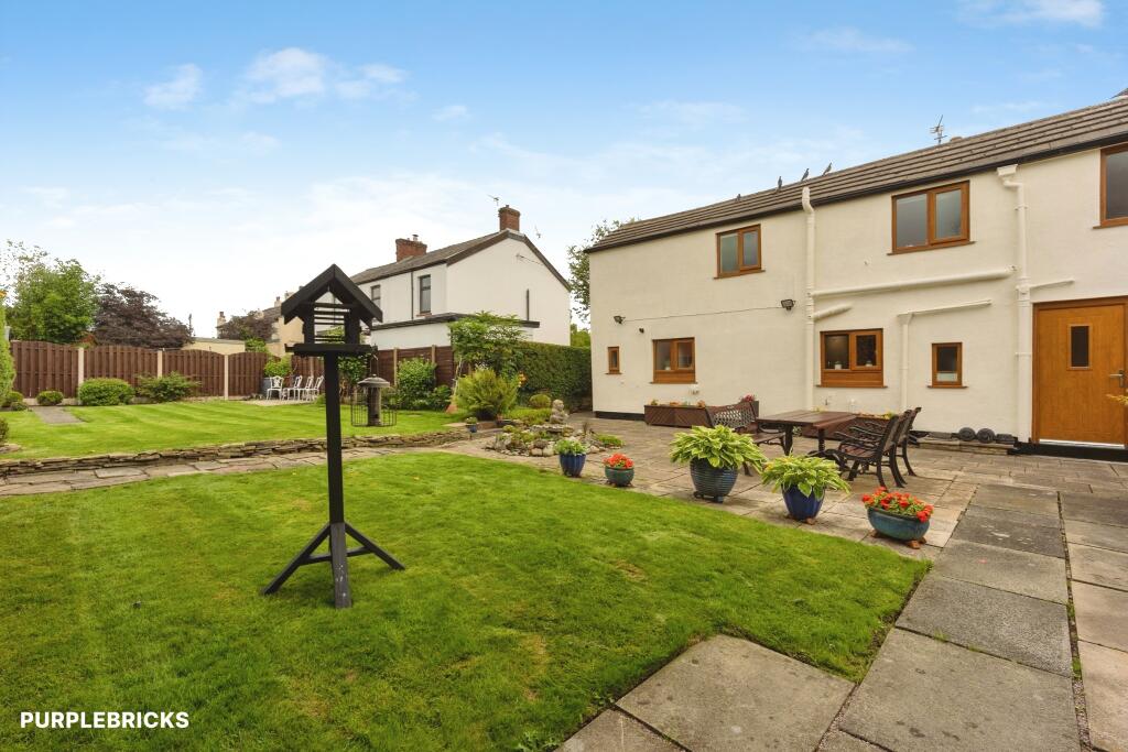 House in Tameside, Greater Manchester - View 4