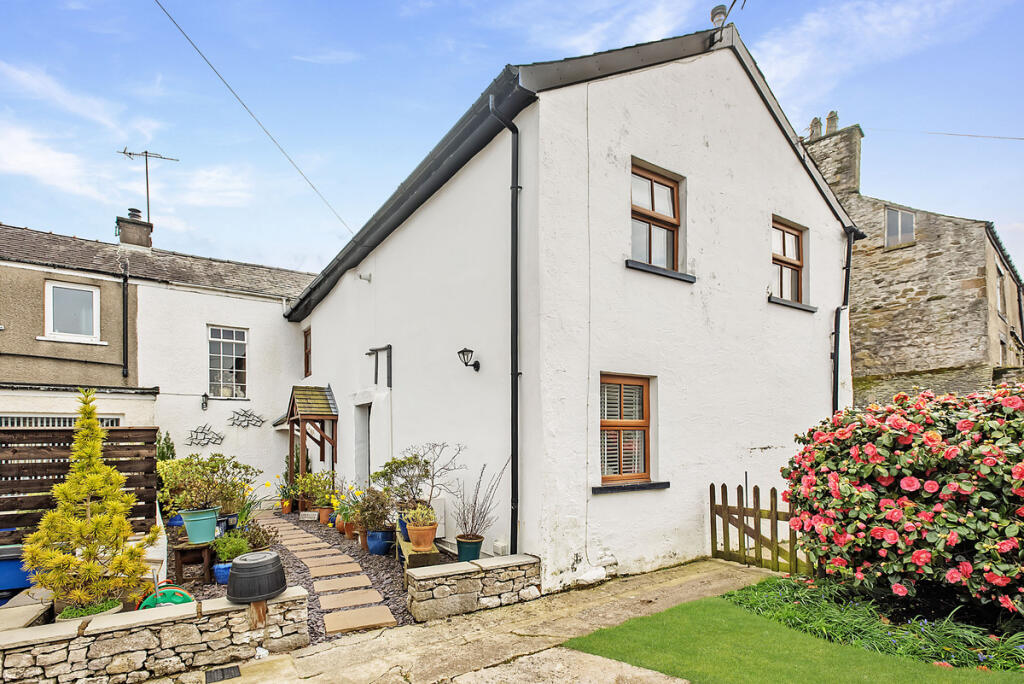 Main image of property: The Globe, Burton in Kendal, LA6