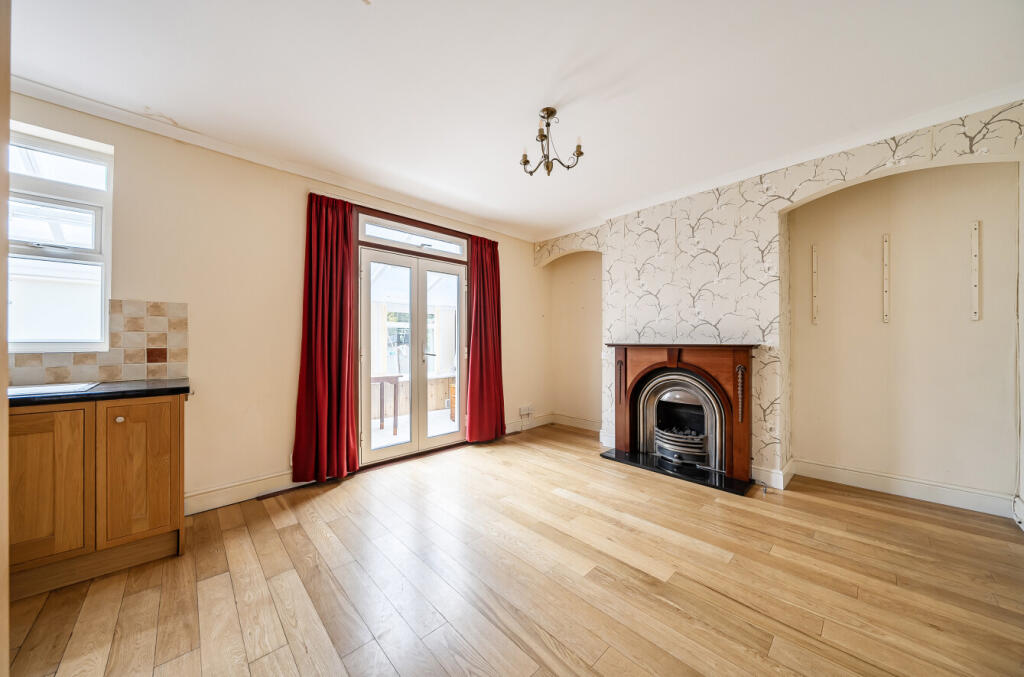 House in Croydon - View 4