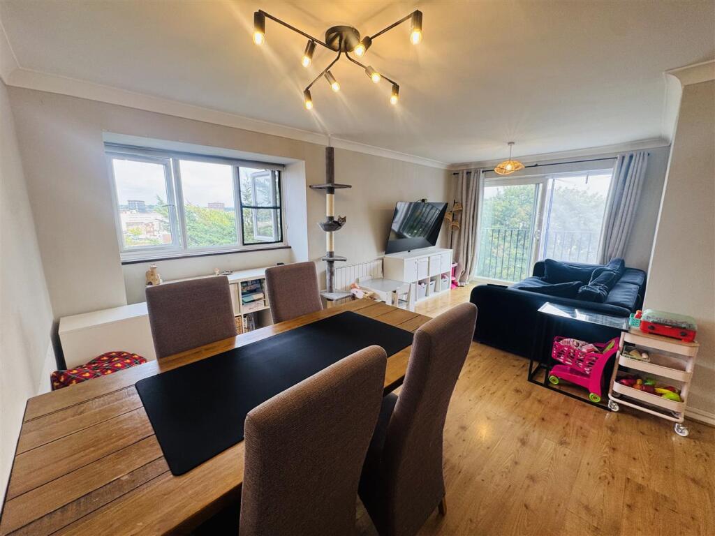 Apartment in Rochester - View 5