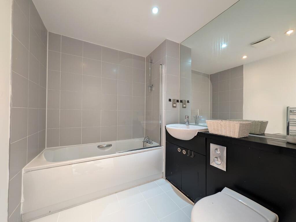 Apartment in Birmingham, Ladywood - View 5