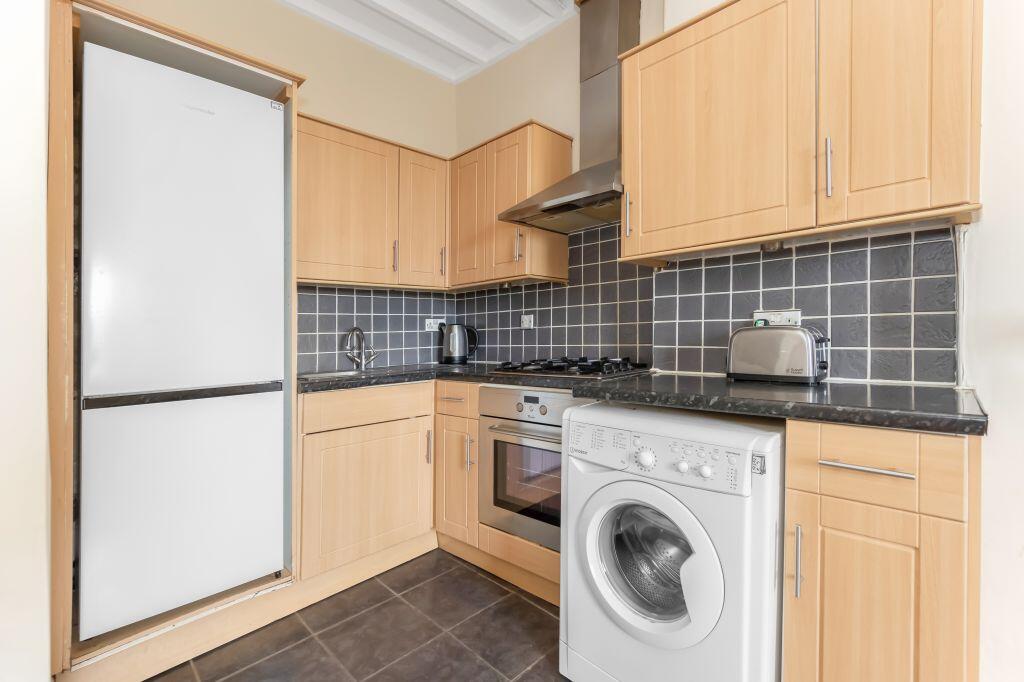 132 (3F2), Albert Street, Leith, Edinburgh, EH7 5LT photo 4