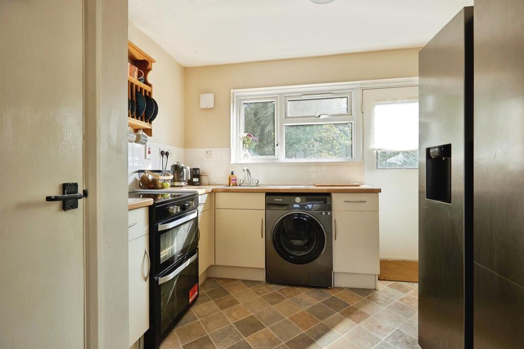 House in Test Valley, Shipton Bellinger - More