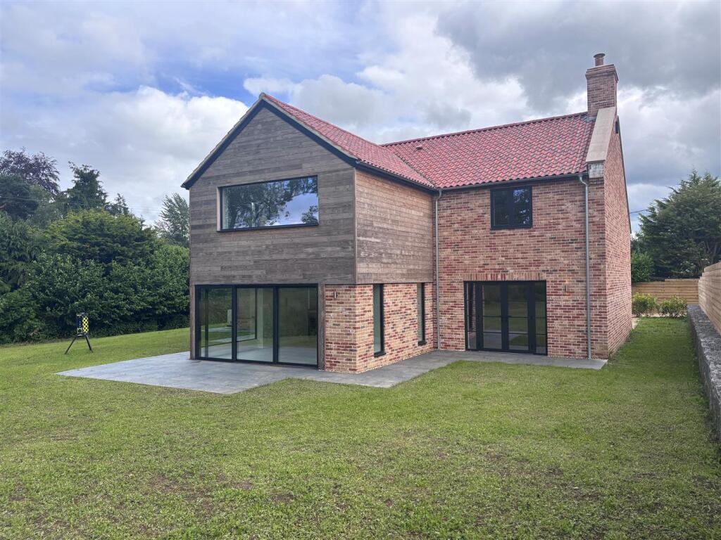 Church Lane, Barwick photo 2