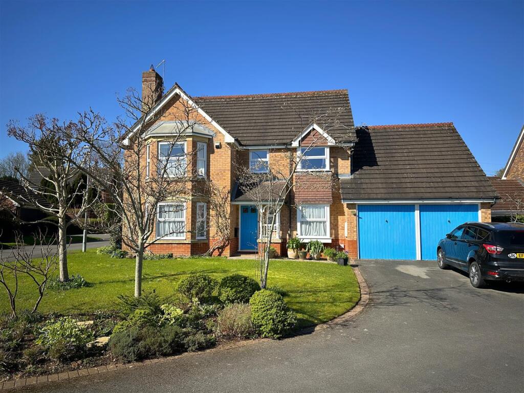 4-bed detached on Brighton Way, Chippenham, £620,000