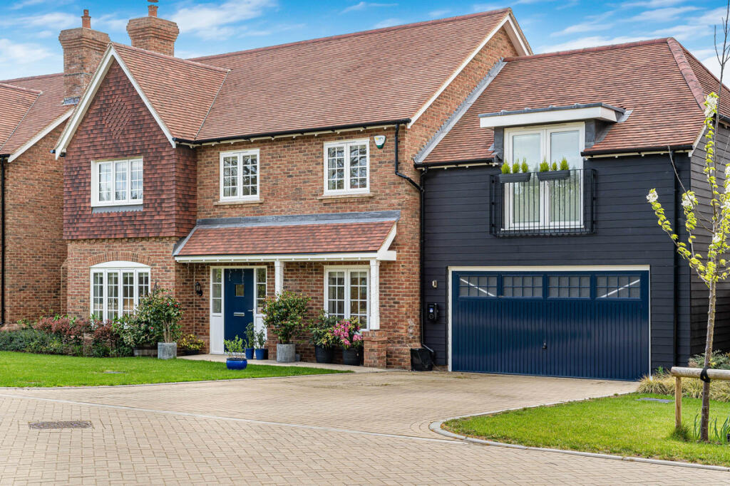 Main image of property: Lonsdale Crescent, Didcot, OX11