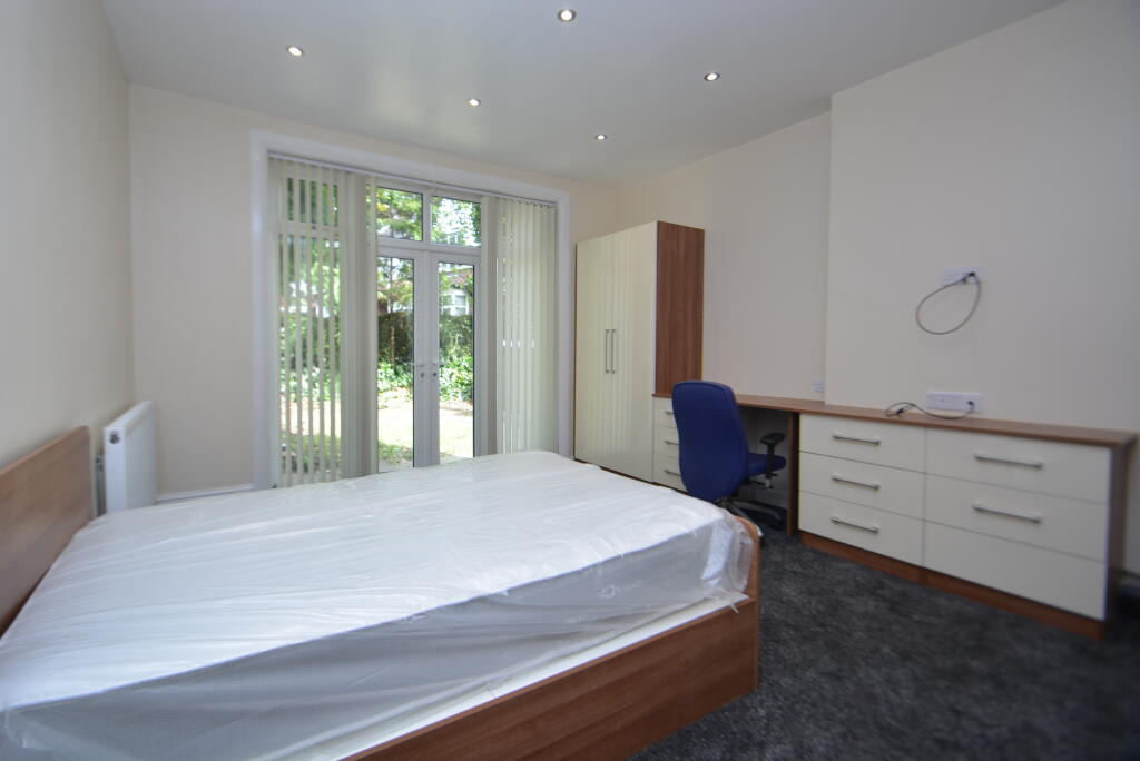 House in Leeds, West Yorkshire - View 6
