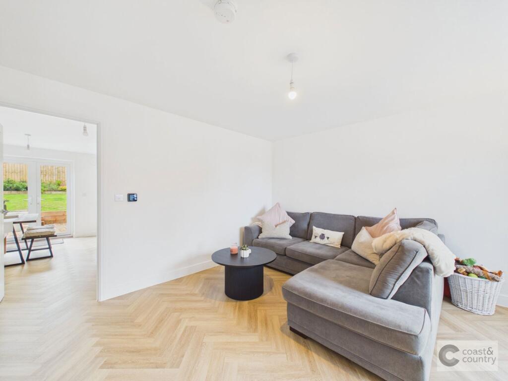 House in Paignton, Roselands - More