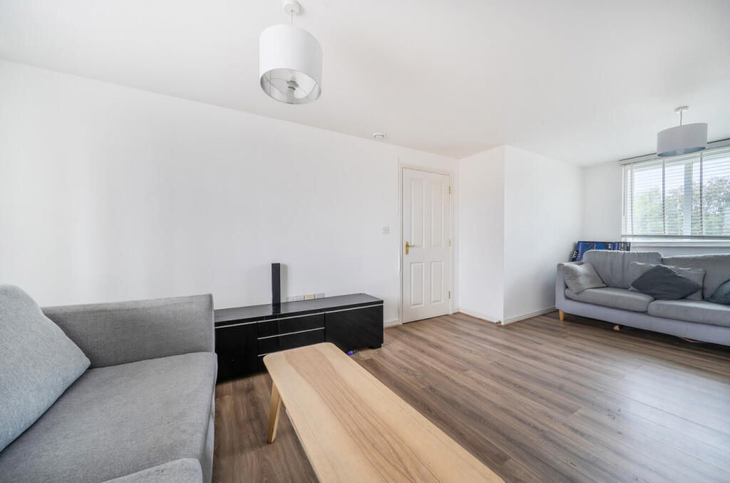 Apartment in Swindon, Central Swindon North - View 4