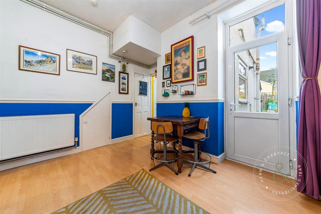 Apartment in Cardiff, Adamsdown - View 5