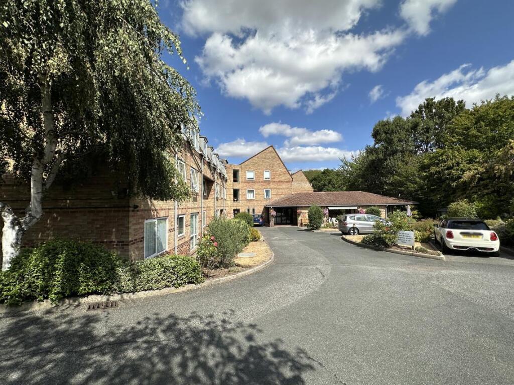 49 Homewillow Close, Winchmore Hill, London, N21 - More
