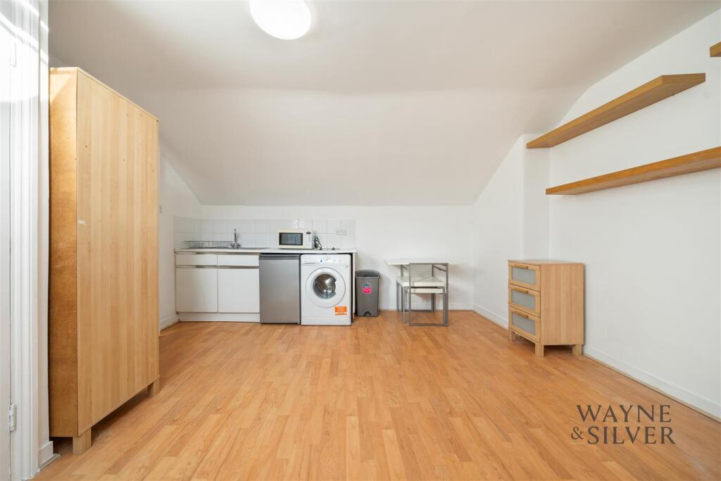 Apartment in London - More