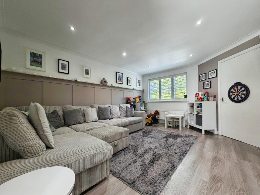 House in Bracknell, Warfield - View 4