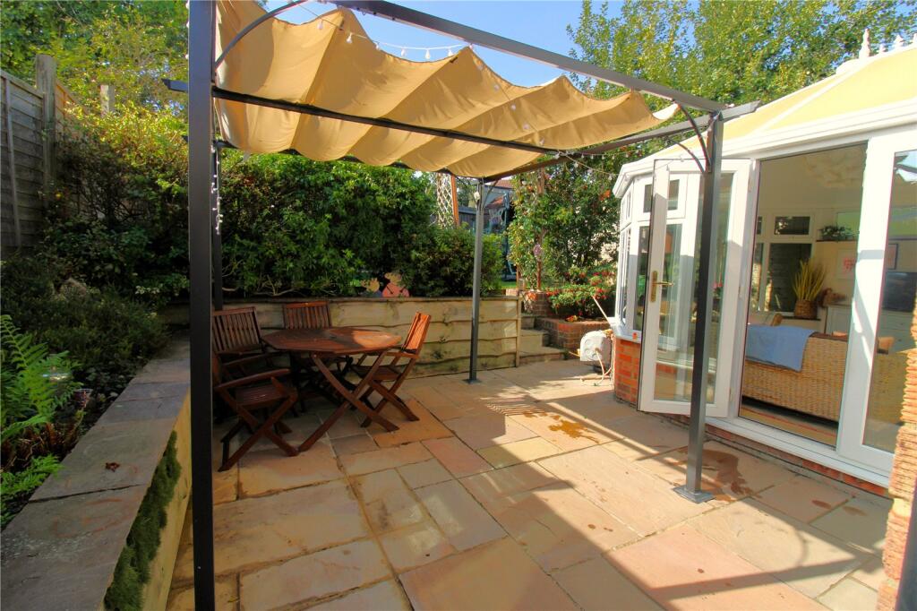 House in Fareham, West End - More