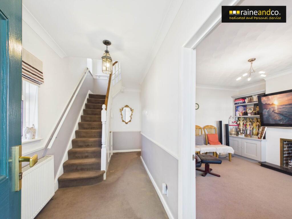 House in Potters Bar, Ganwick Corner - View 3