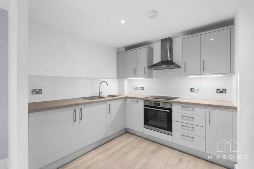 Apartment in North Hertfordshire, Hertfordshire - View 2