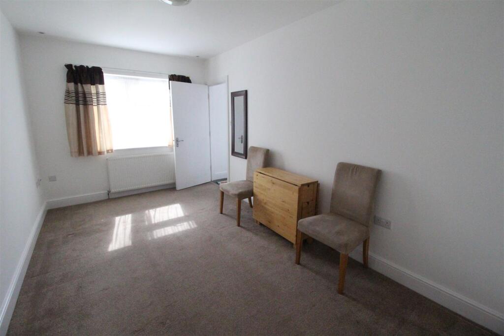 Apartment in Harrow - View 4