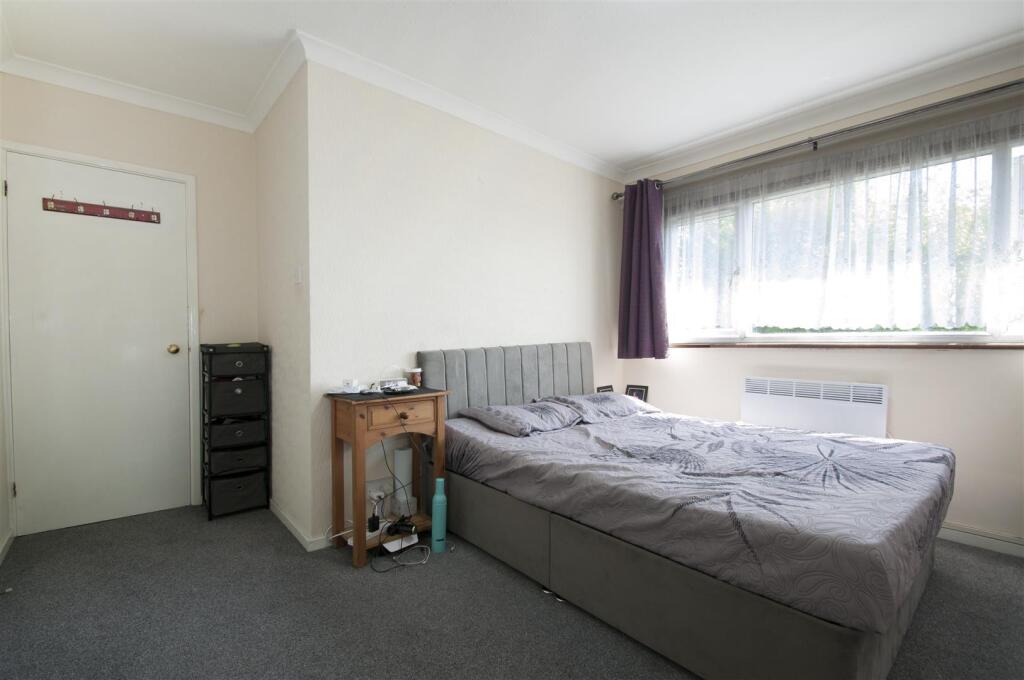 House in Slough - View 4
