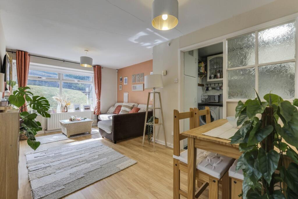 Apartment in Leeds, West Yorkshire - View 2