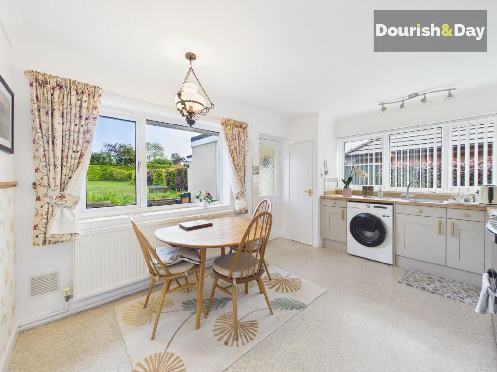 Oakridge Close, Walton on The Hill, Stafford, ST17 photo 3