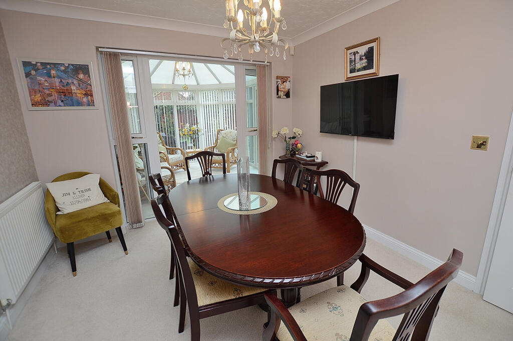 House in East Lindsey, Viking Estate, Woodhall Spa - More