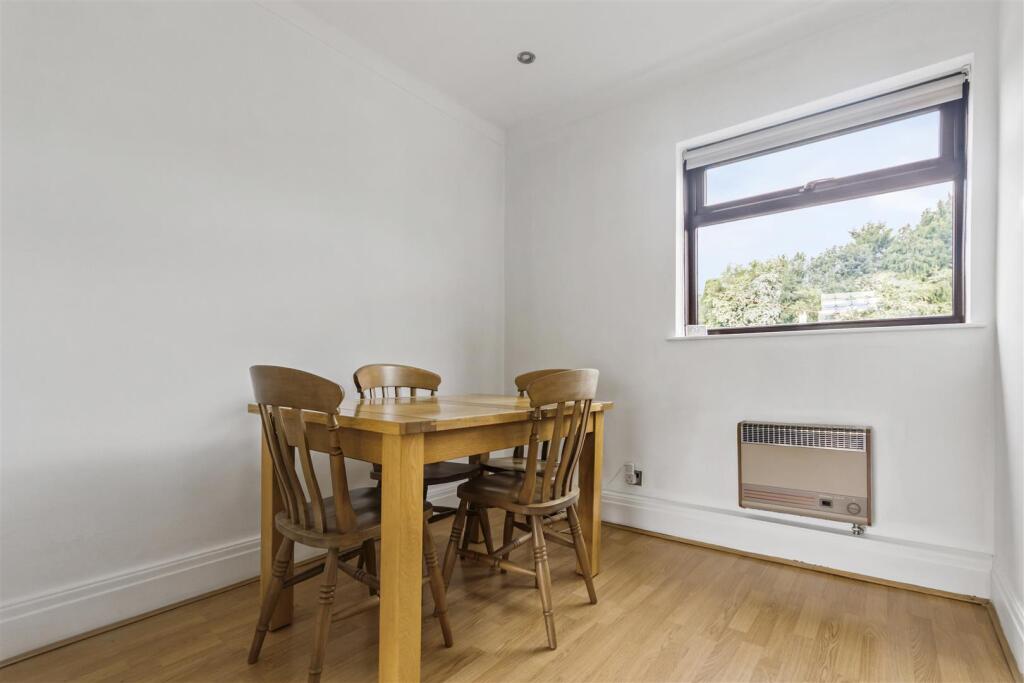 House in Leeds, New Scarborough, Shaw Lane - More