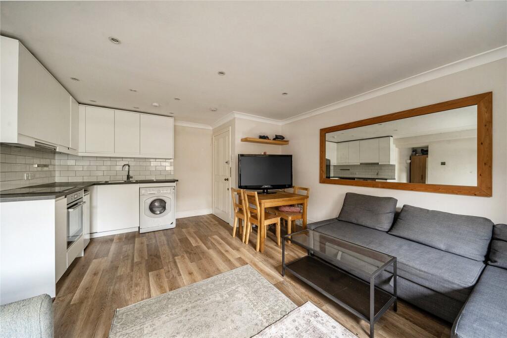 Apartment in Kingston upon Thames - More
