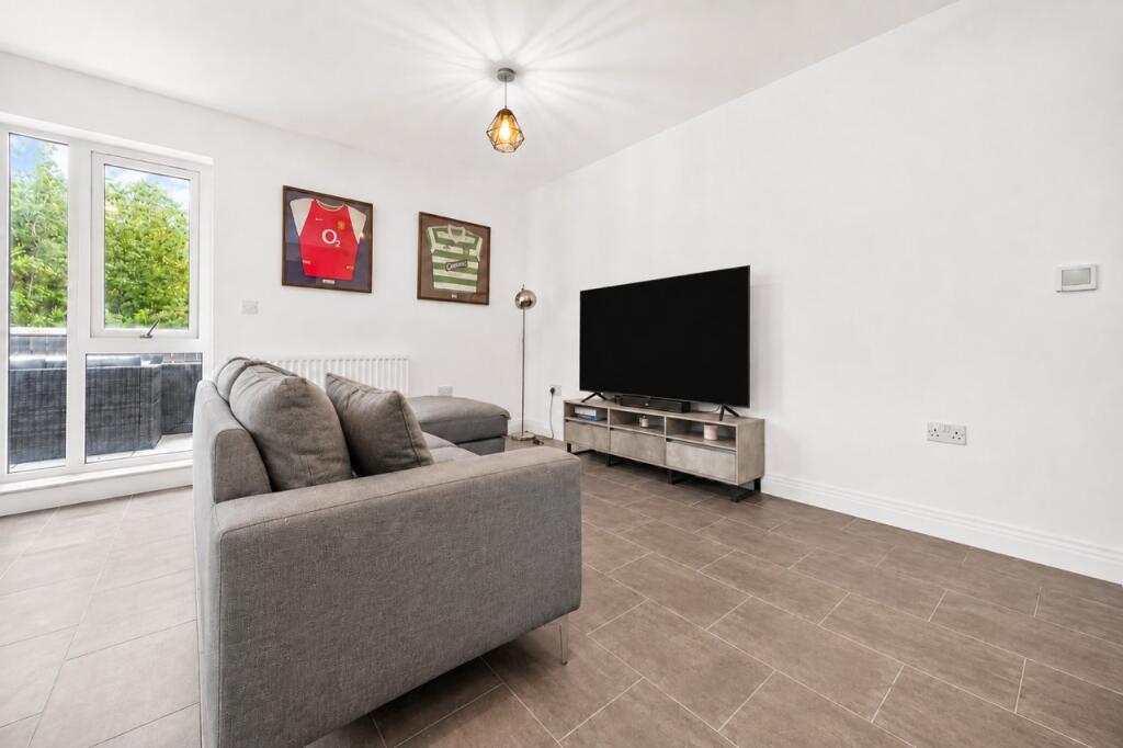 Apartment in St Albans, St Stephen - More