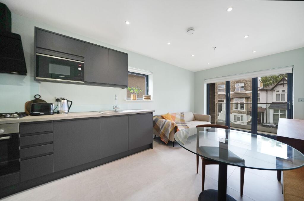 Apartment in Croydon - View 4