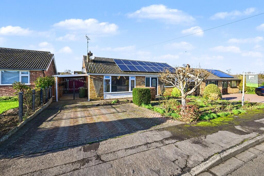 2-bed detached on Landseer Close, Rugby, £259,950