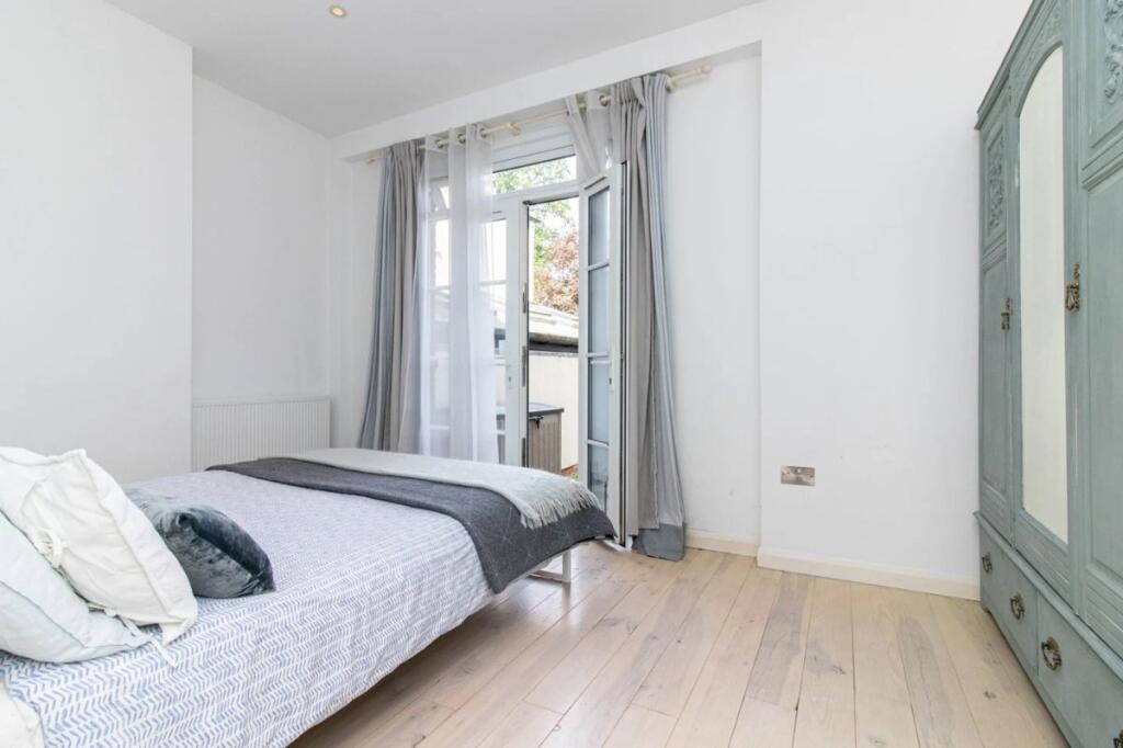 Apartment in London - More