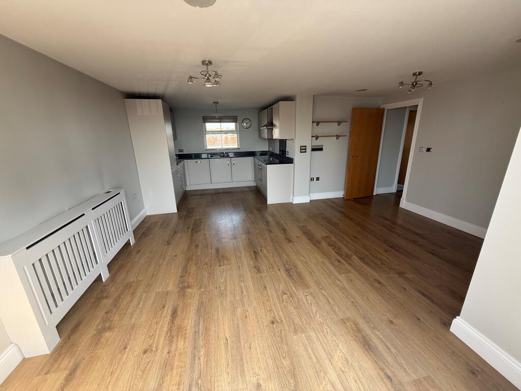 Apartment in Southend-on-Sea, Essex - View 5