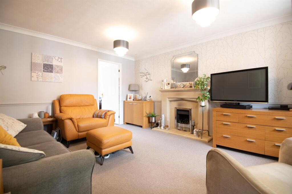 House in Wellingborough, Glenvale Park - View 3