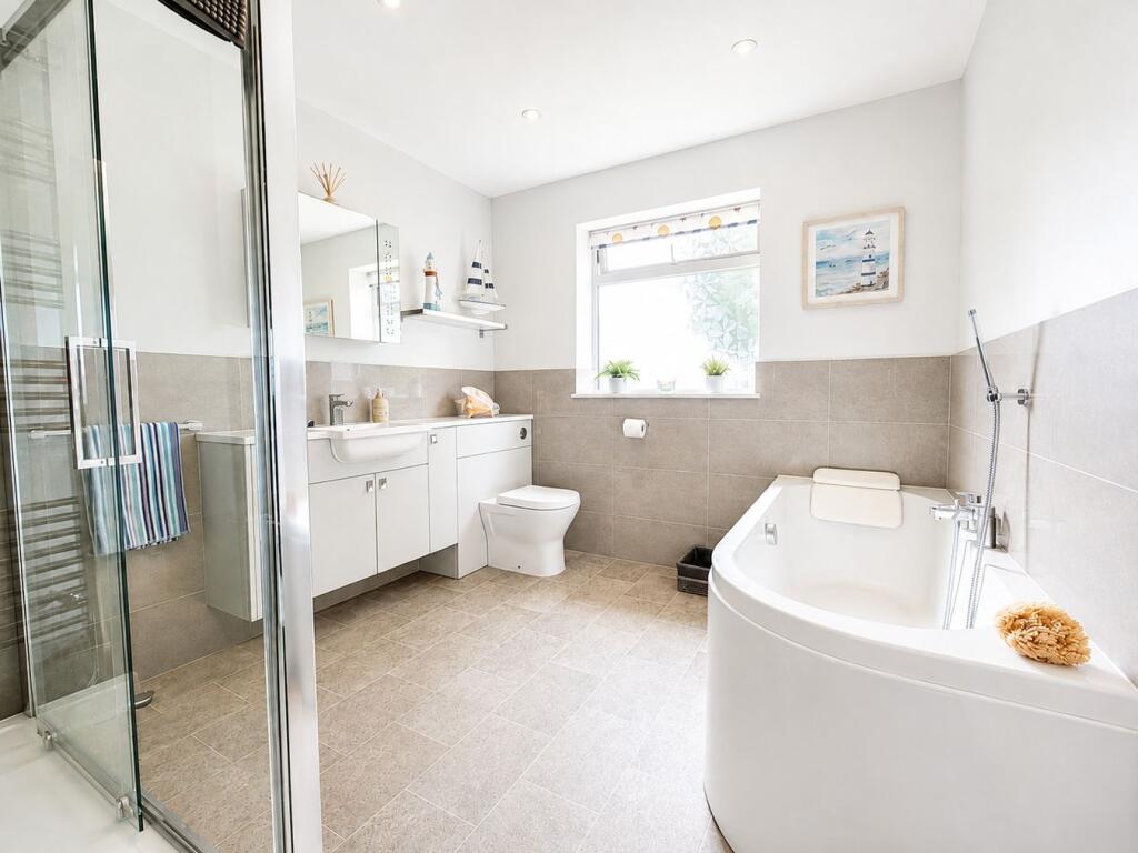 House in Bexhill-on-Sea, Glenleigh Park - More