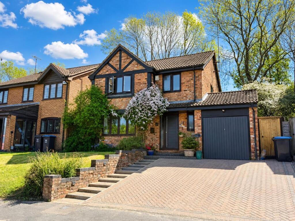 Main image of property: Hunters Oak, Hemel Hempstead, Hertfordshire, HP2 7SN