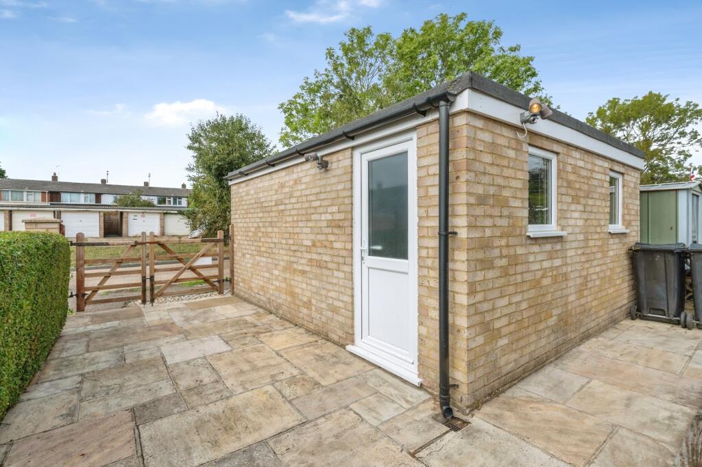 House in Basildon, Essex - View 4