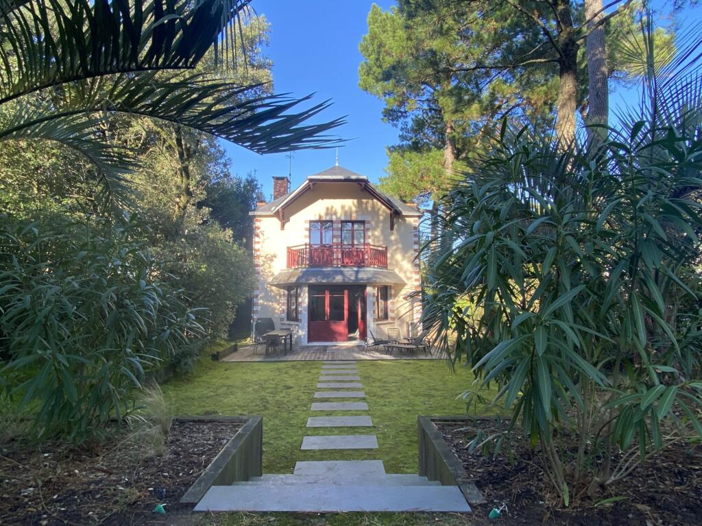 Main image of property: 44500 la-baule-escoublac