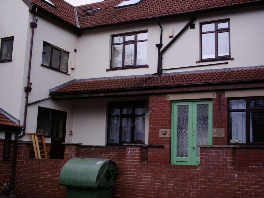 Main image of property: Flat 3 Headingley House, 96 Ash Road, Leeds