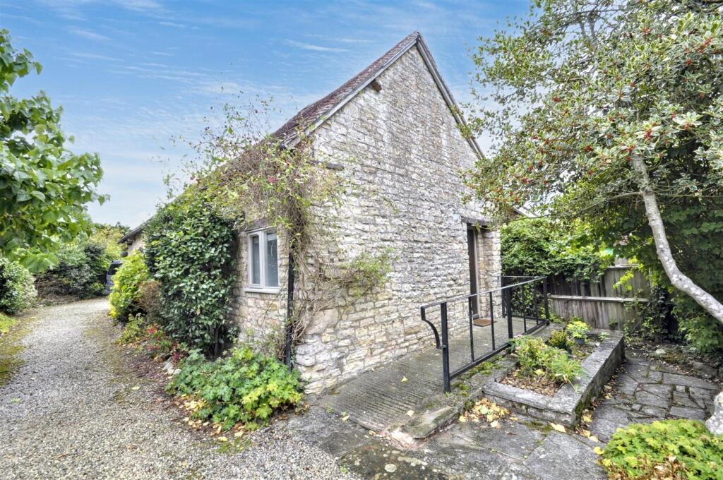 Main image of property: Vicarage Lane, Harbury
