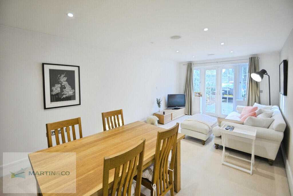 Apartment in Kingston upon Thames - View 2