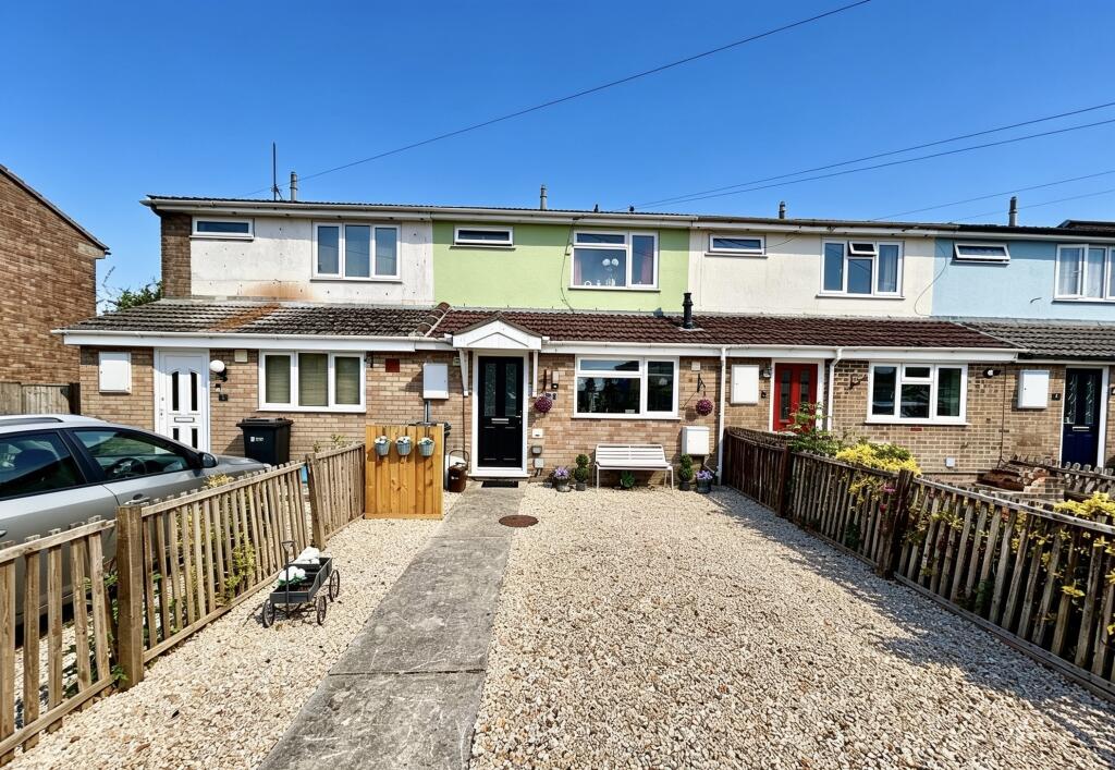 3-bed terraced on St Lawrence Crescent SP7 8EG, £250,000